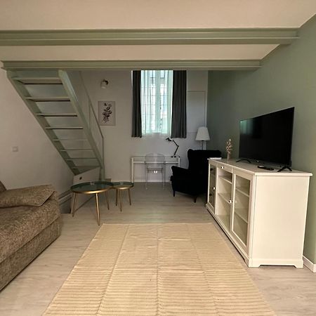 Flowers, A Cozy Suite In Milano Ngoại thất bức ảnh
