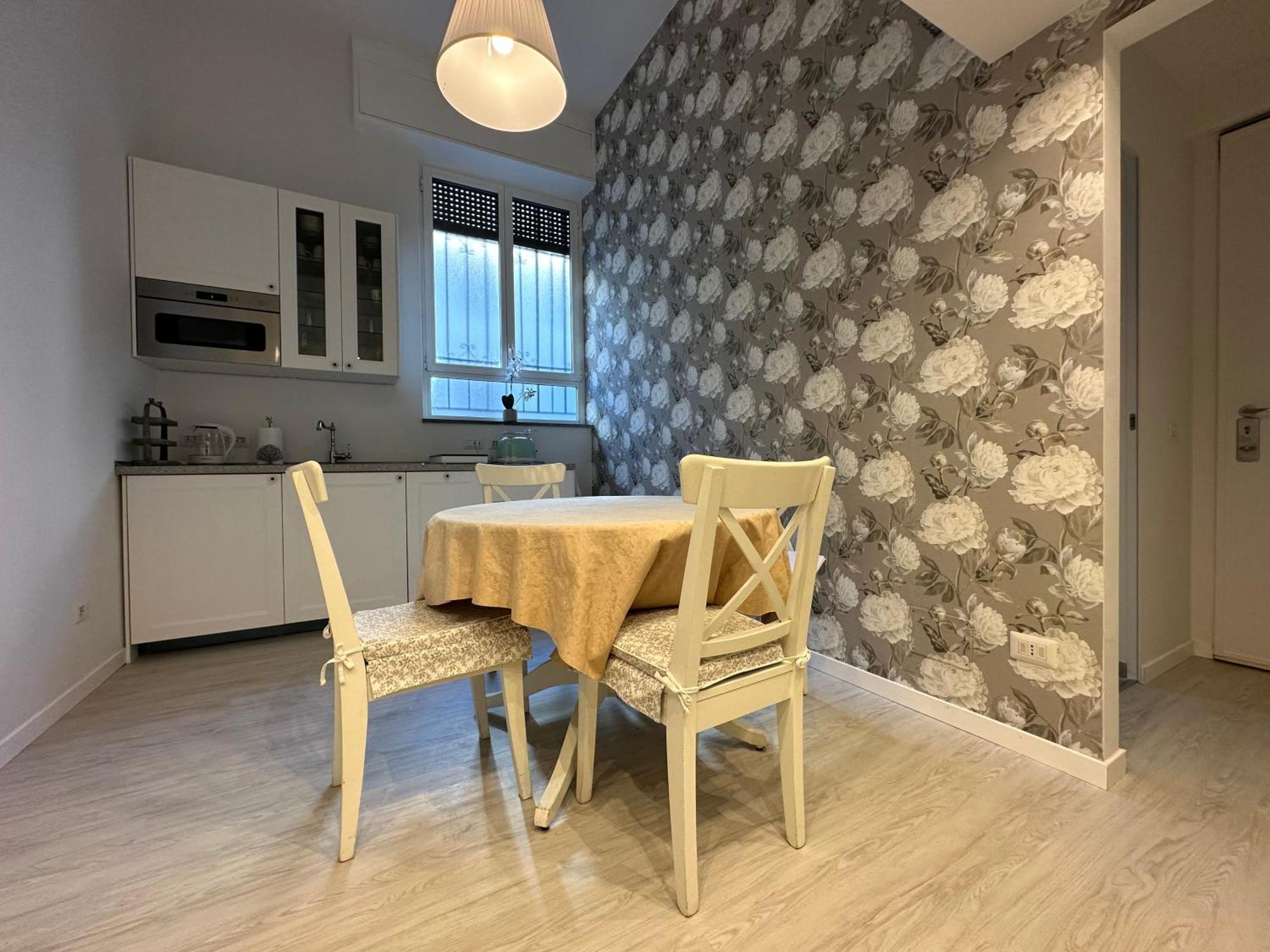 Flowers, A Cozy Suite In Milano Ngoại thất bức ảnh