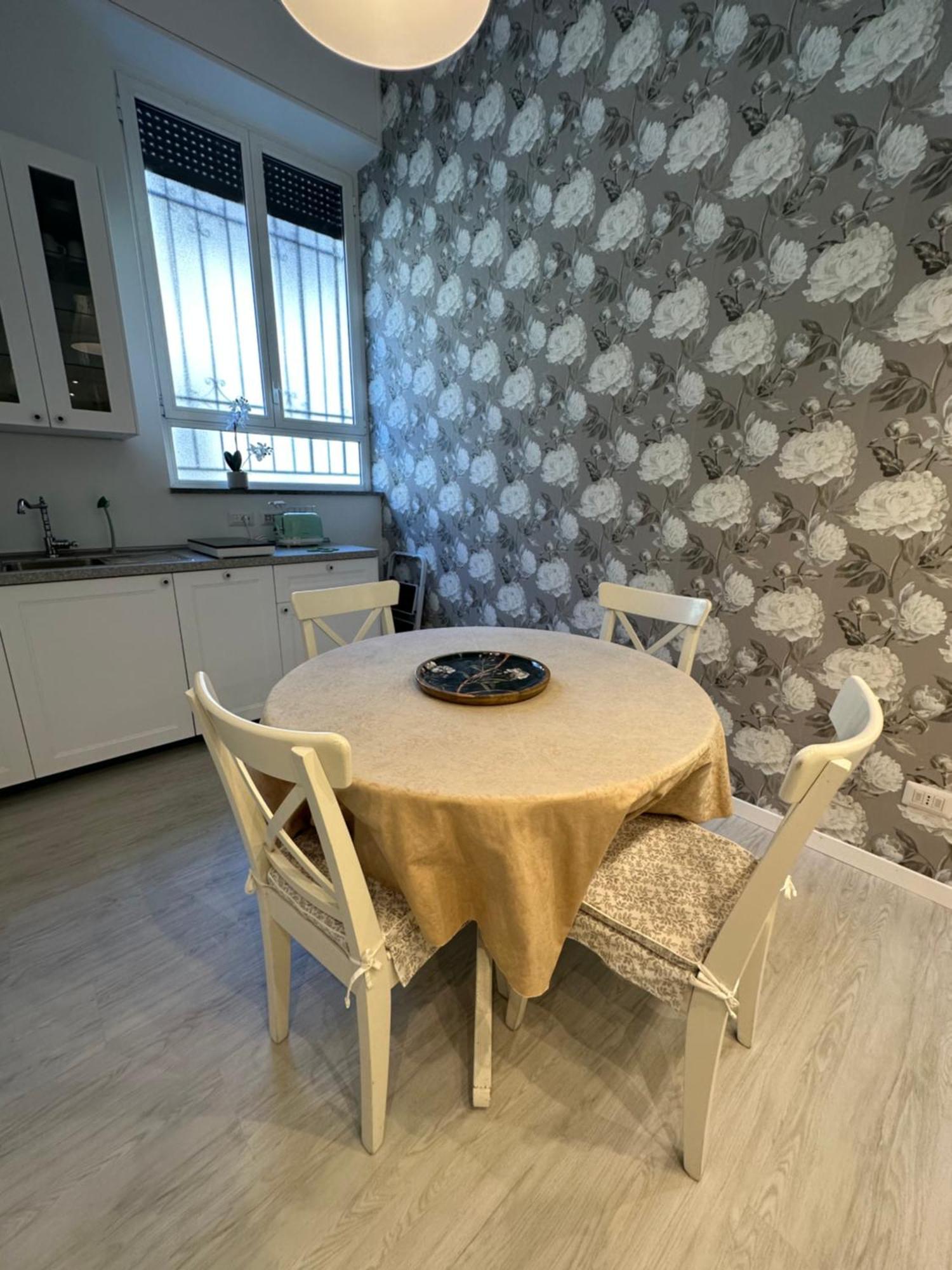 Flowers, A Cozy Suite In Milano Ngoại thất bức ảnh