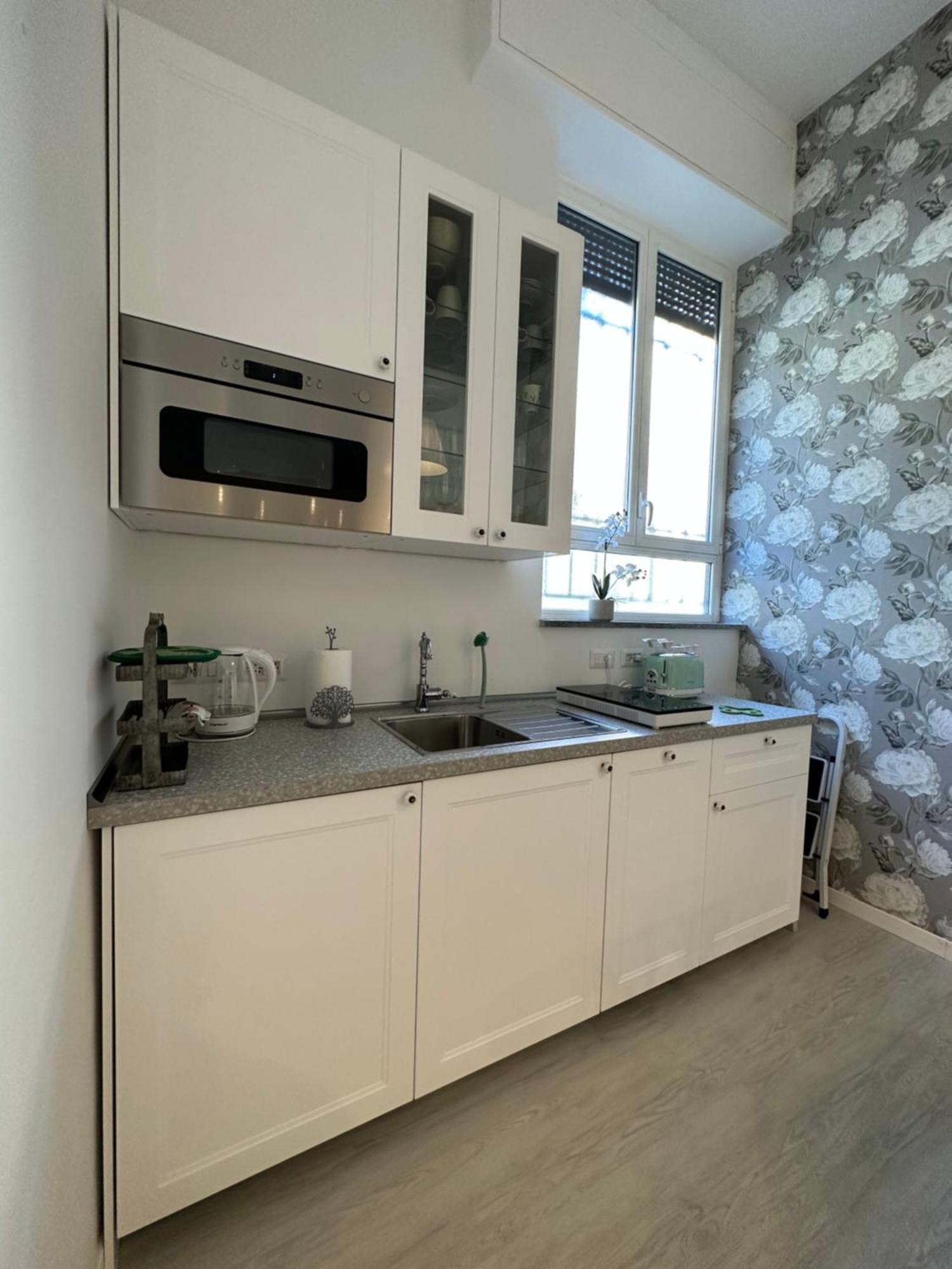 Flowers, A Cozy Suite In Milano Ngoại thất bức ảnh