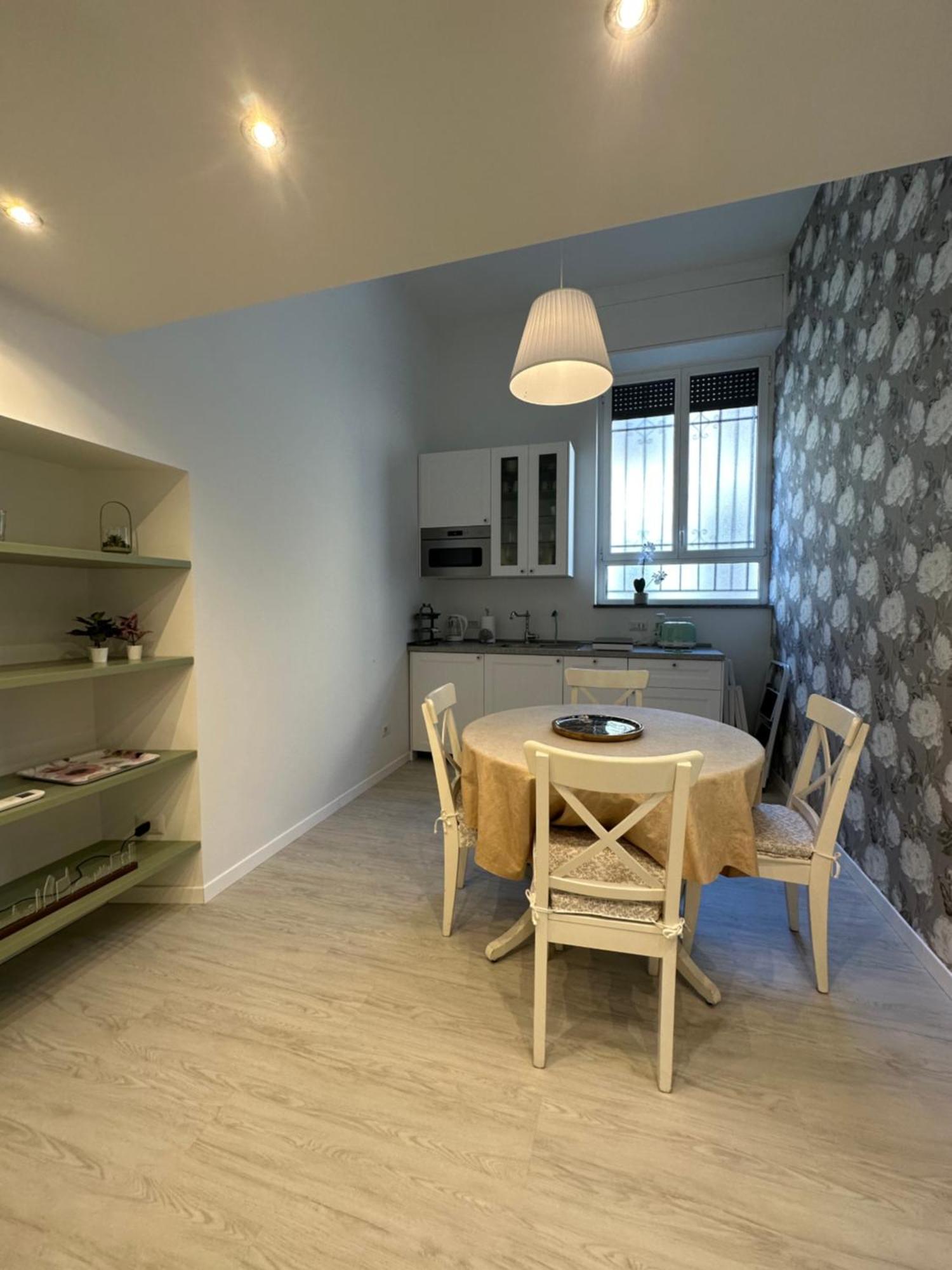Flowers, A Cozy Suite In Milano Ngoại thất bức ảnh
