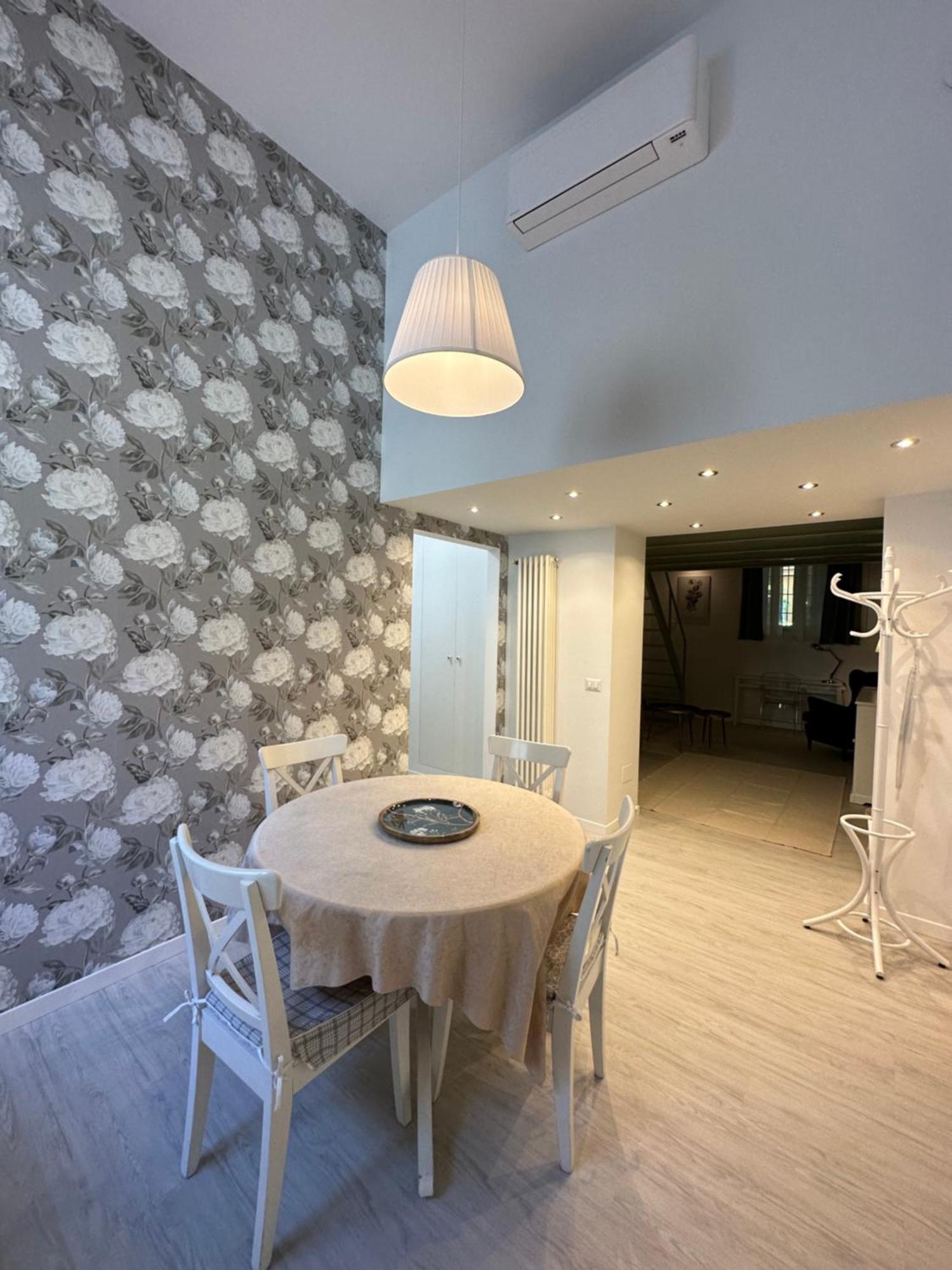 Flowers, A Cozy Suite In Milano Ngoại thất bức ảnh
