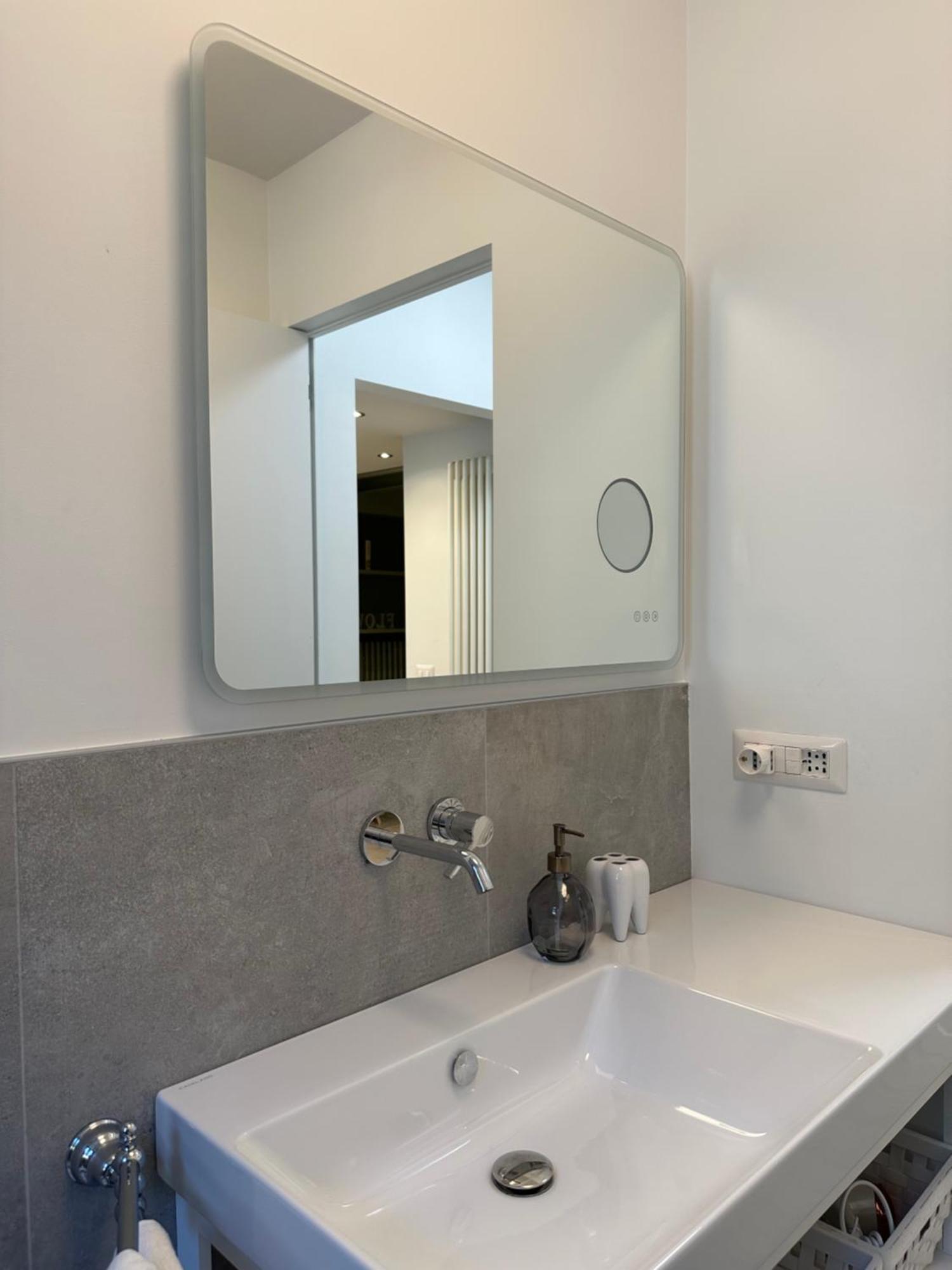 Flowers, A Cozy Suite In Milano Ngoại thất bức ảnh
