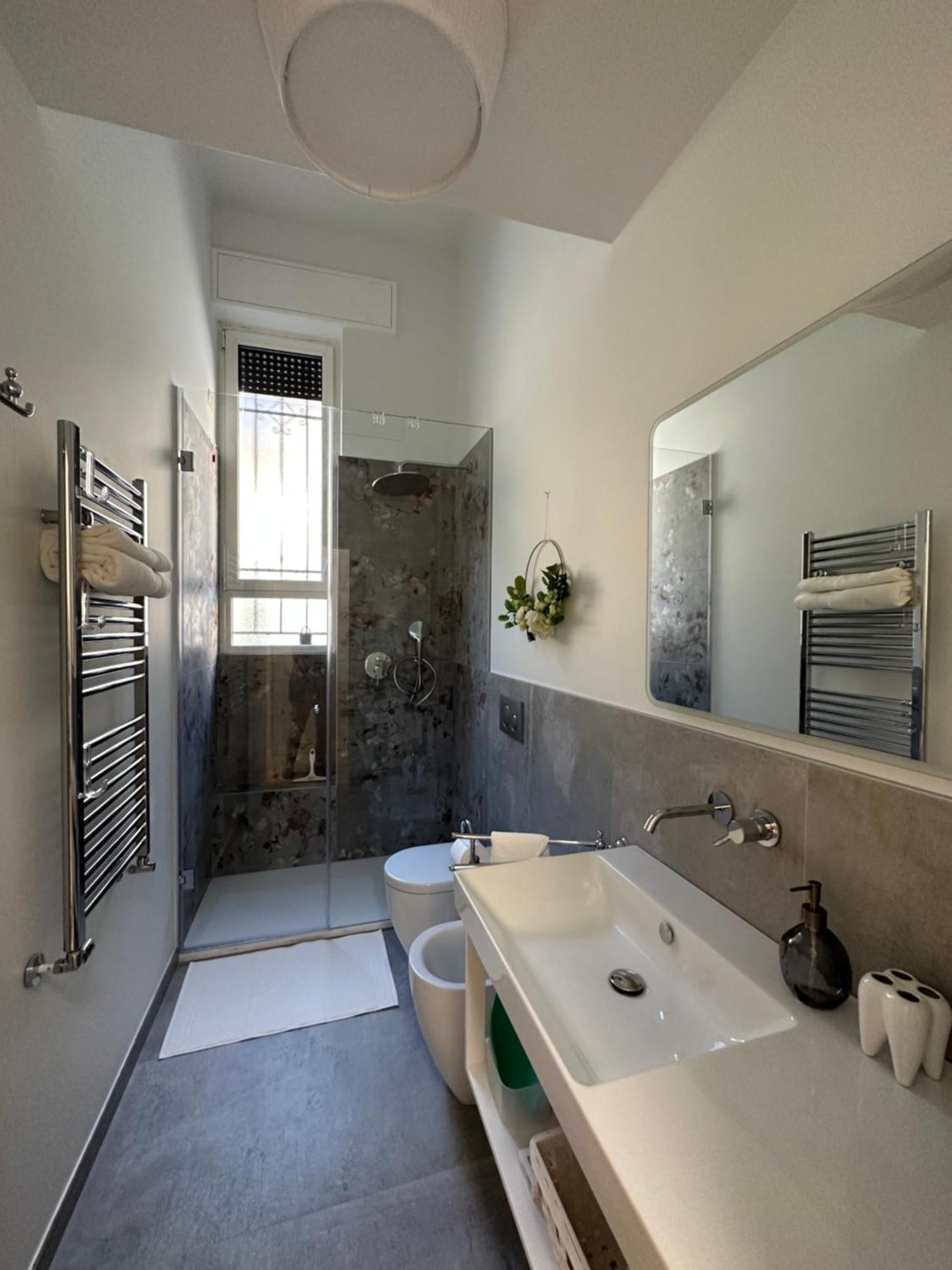 Flowers, A Cozy Suite In Milano Ngoại thất bức ảnh