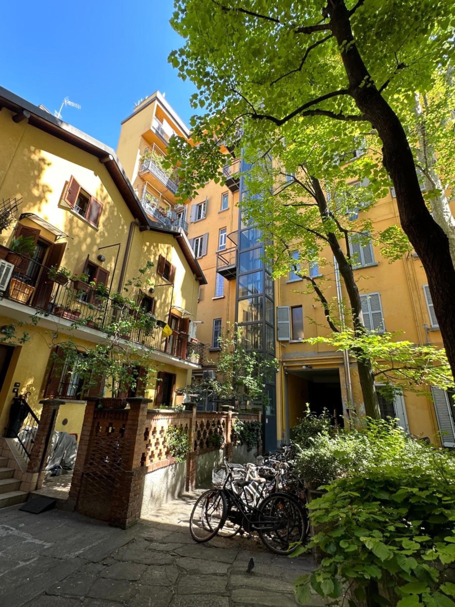 Flowers, A Cozy Suite In Milano Ngoại thất bức ảnh